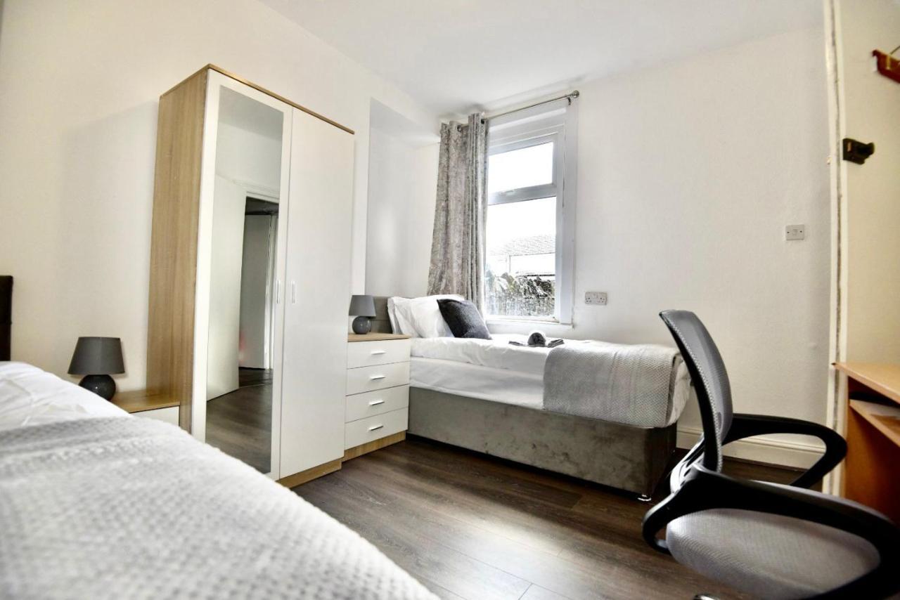 Come On In Pontypridd Exterior foto